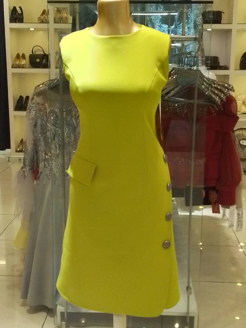 Sleeveless medium length  crepe dress