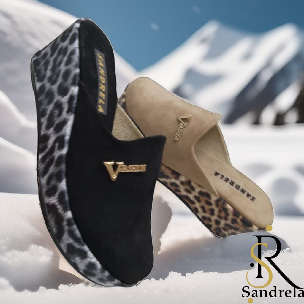 Women tiger design slippers (8 pairs of shoes in 4 different sizes )