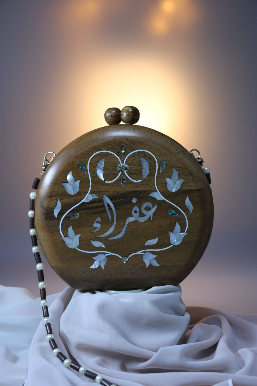 Round shaped wooden handbag - Hover