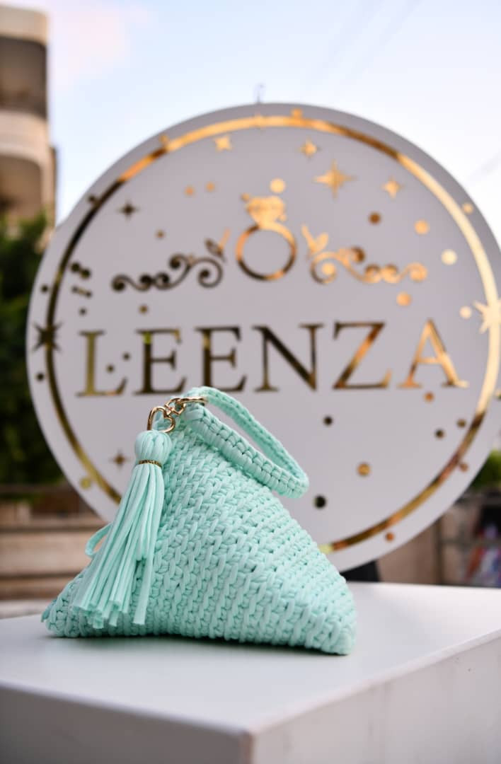 Triangle shaped handbag - Hover