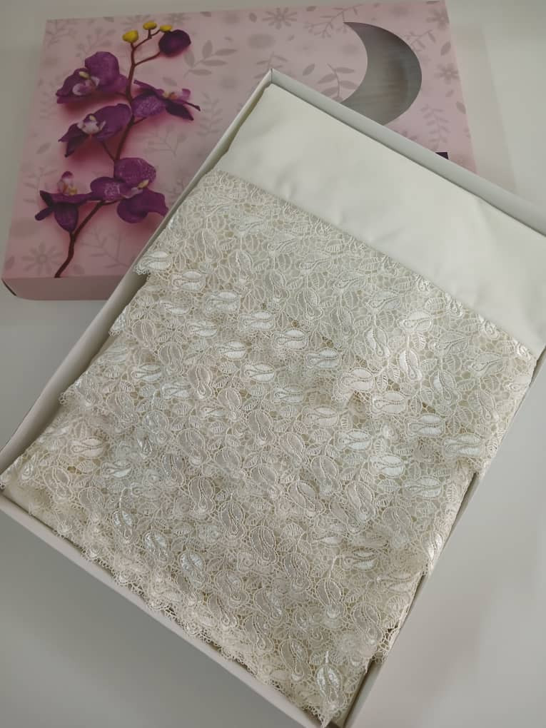 prayer set embroidered with white lace