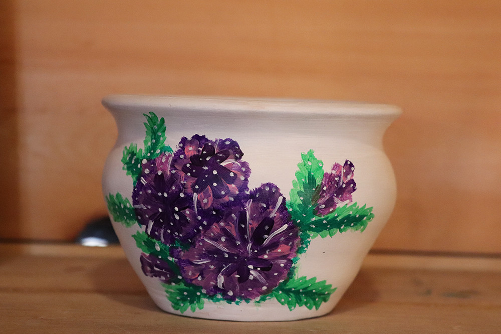 Large pottery vase - Hover